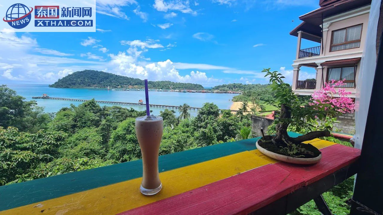 Rasta Chill Bar的红黄绿雷鬼主题装饰