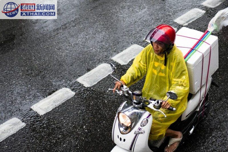 泰国雨季的热带暴雨场景