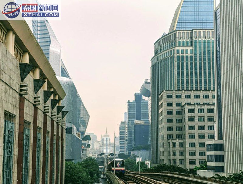 曼谷BTS站周边繁忙街道