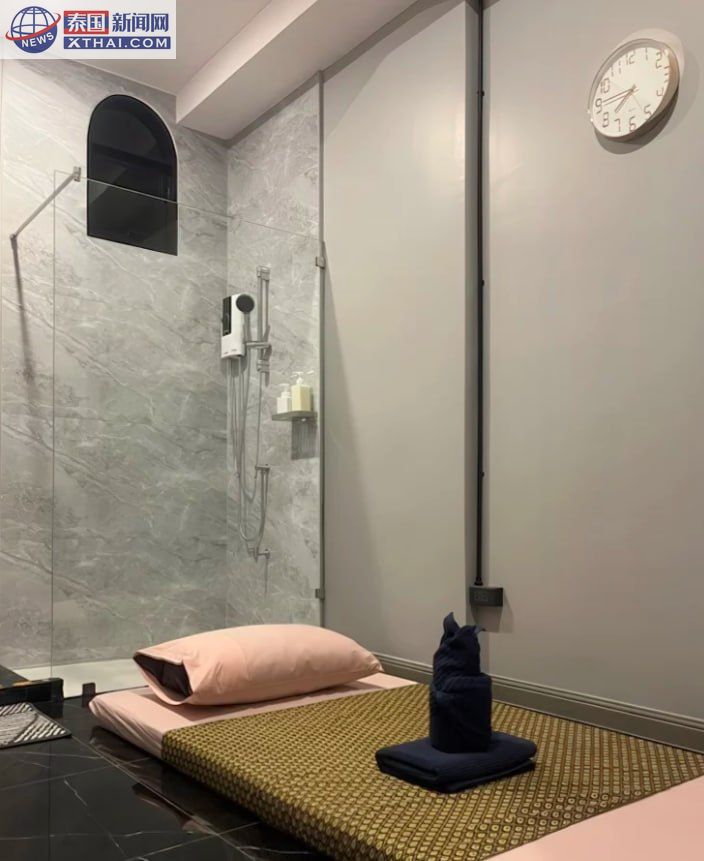 Lola Love Massage 前台区域，支持中文服务