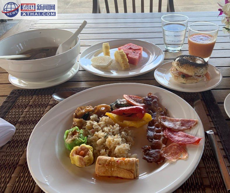 Pimalai Resort入口通往Seven Seas Restaurant