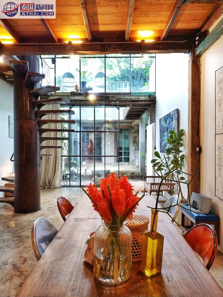 Hern's Studio 手工艺展览，展示兰纳风格陶器