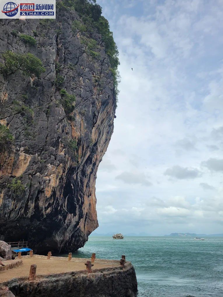 詹姆斯·邦德岛日落时分的浪漫景色