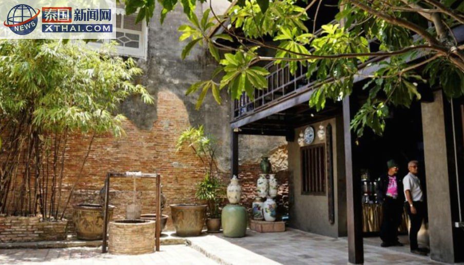 Samila Beach海鲜餐厅，展示新鲜海鲈鱼和冬阴功汤