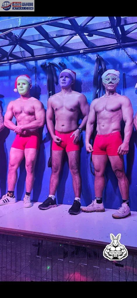 Tawan Bar红色沙发区