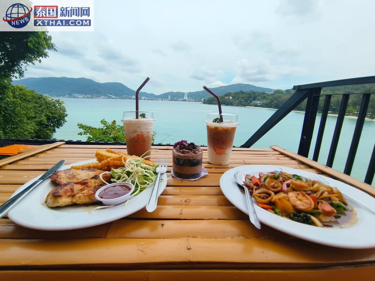 The Cozy Cafe Phuket的日落海景