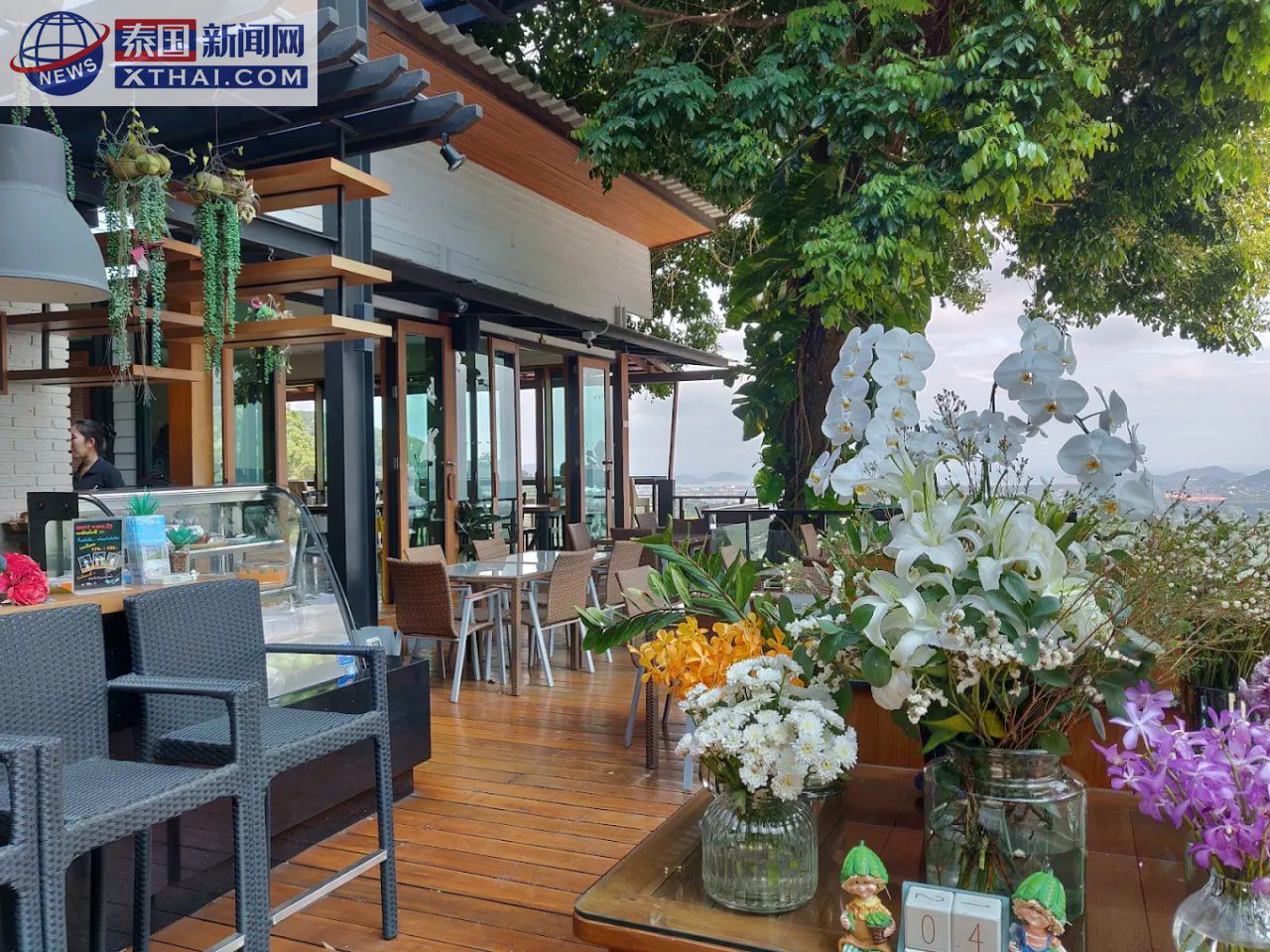 View Cafe at Phuket的入口与山丘景观