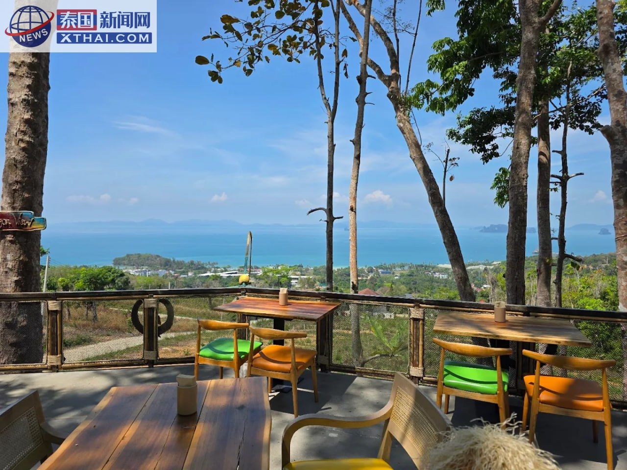 Dragon View Bar & Restaurant 的热带树屋氛围