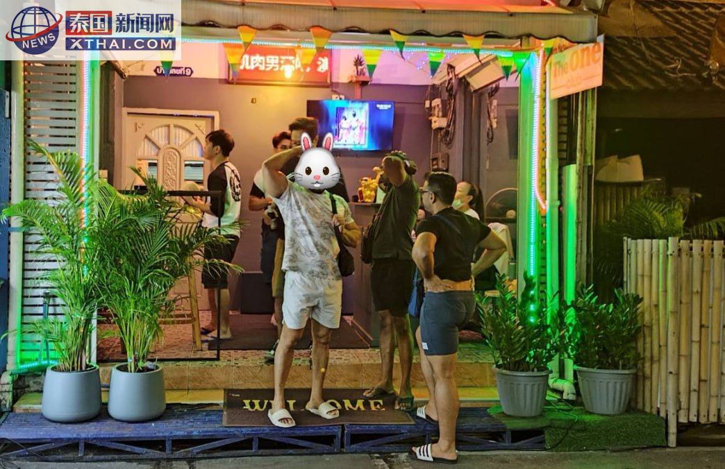 Tawan Bar 肌肉男表演现场