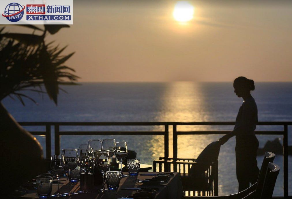 Seven Seas Restaurant的浪漫海景座位