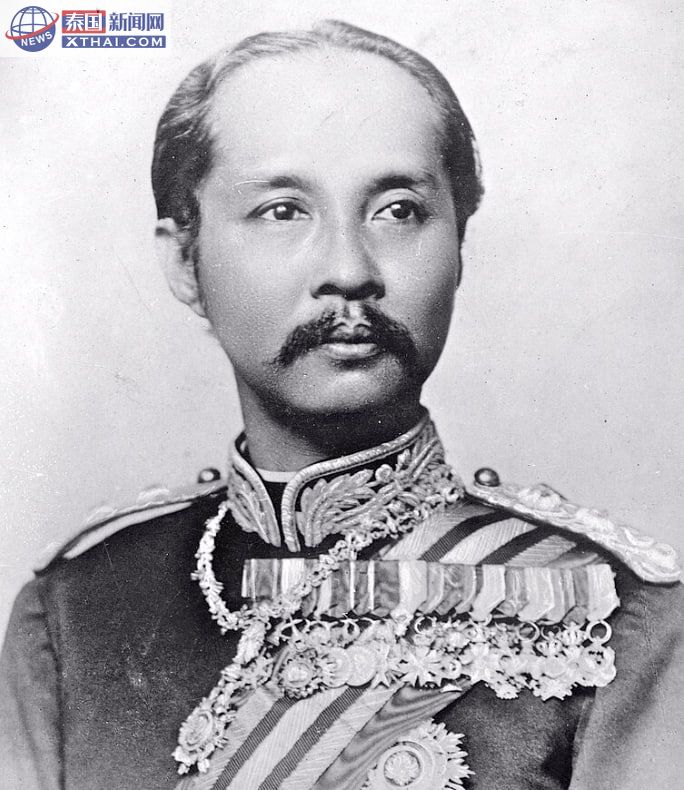朱拉隆功国王纪念活动，泰国人民致敬场景