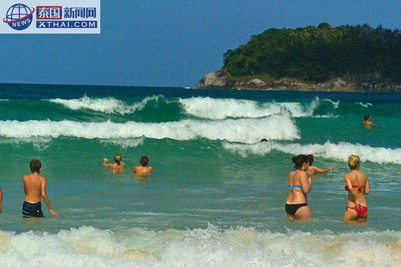 泰国普吉岛海滩的红旗警告