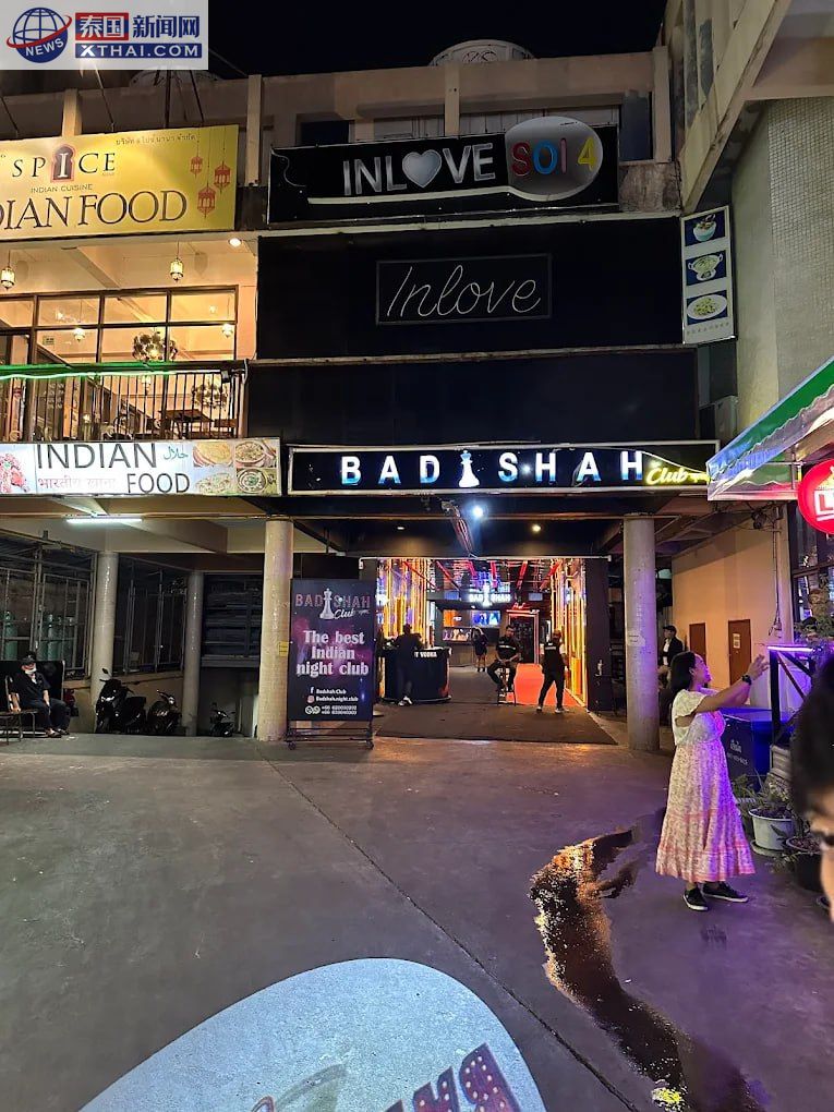 Badshah Club 中央舞台与舞娘表演