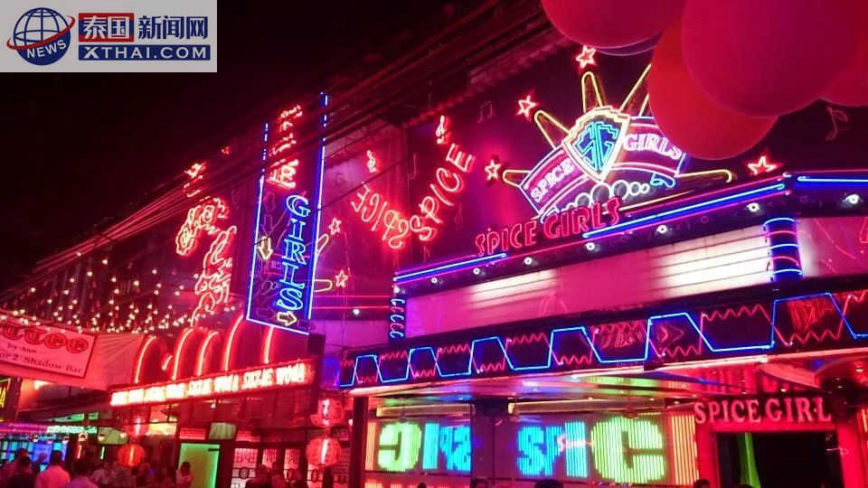 Jungle Jim Pub内部舞台氛围