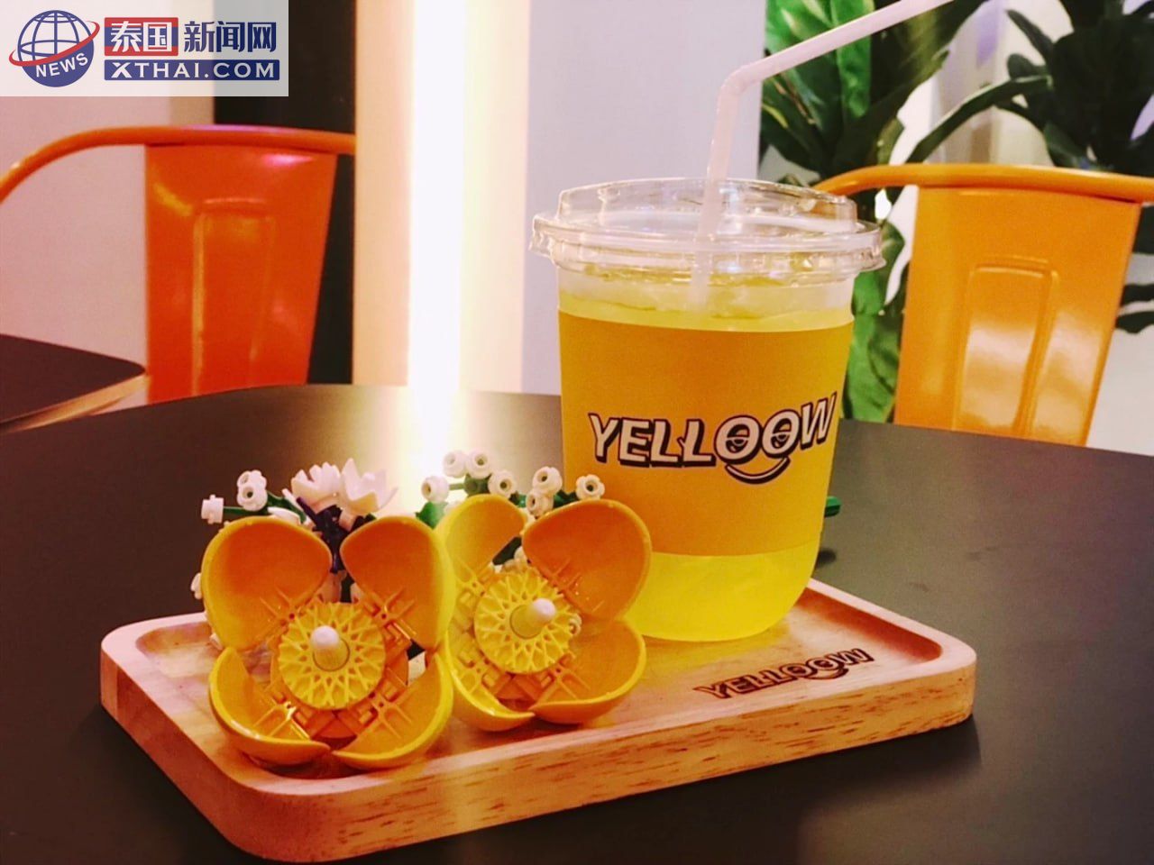 Yelloow Phuket 室内，木质家具与彩色瓷砖装饰