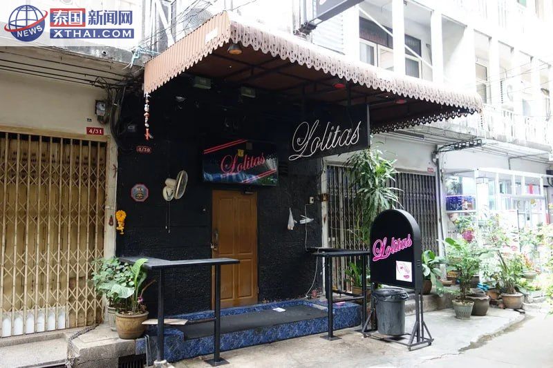 Lolitas Bar Bangkok的二楼服务隔间