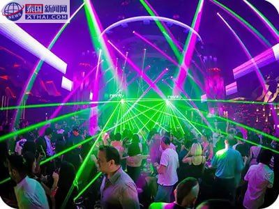 Scratch Dog夜店舞池与Coyote舞者