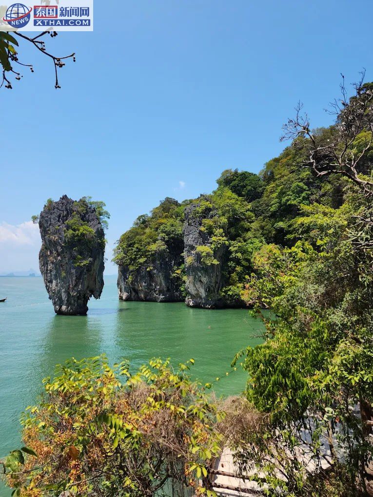 詹姆斯·邦德岛的标志性石灰岩柱和攀牙湾美景